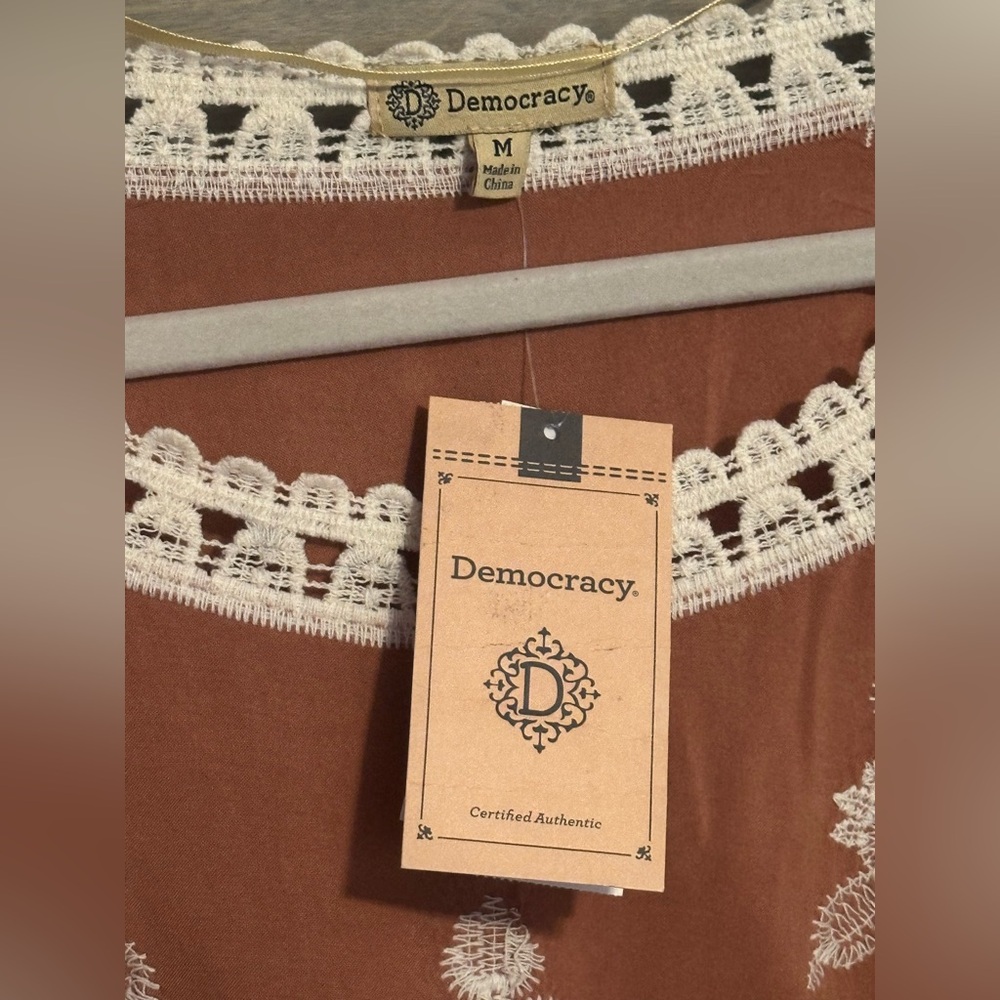 NWT Democracy Embroidered Lace Blouse in Brown Nutmeg and Cream Lace! SZ Medium - Picture 2 of 6